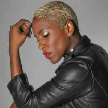 Liv Warfield